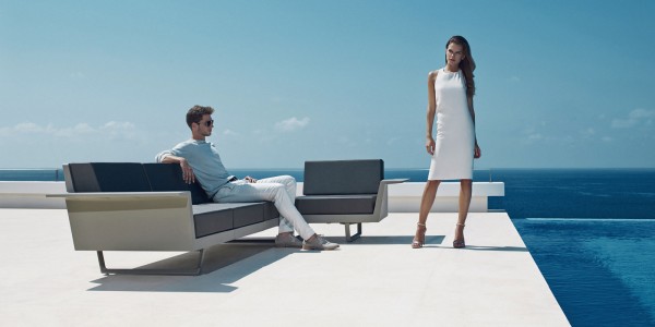 FLAT - Eck Sofa 4 Sitzer + Tisch