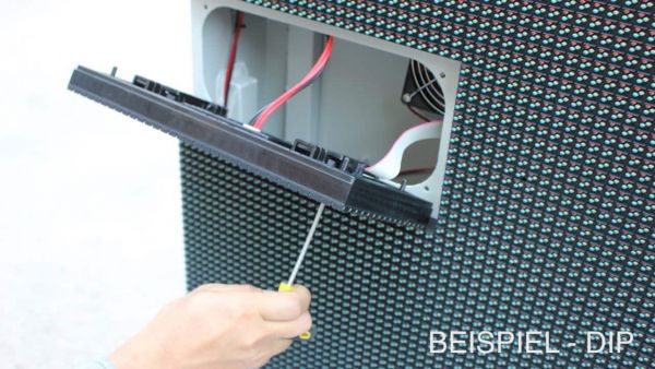 P10 Wandmontage outdoor Full Color Front Service - LED Videowand