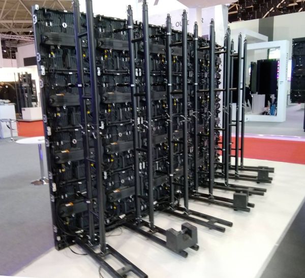 LED Wand P2 Messe SET B200 x H150 cm Wochenende mieten