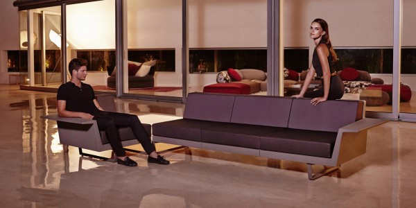 FLAT - Eck Sofa 4 Sitzer mit Tisch