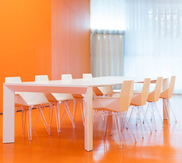 FAZ - Stuhl mit Armlehne Transparent